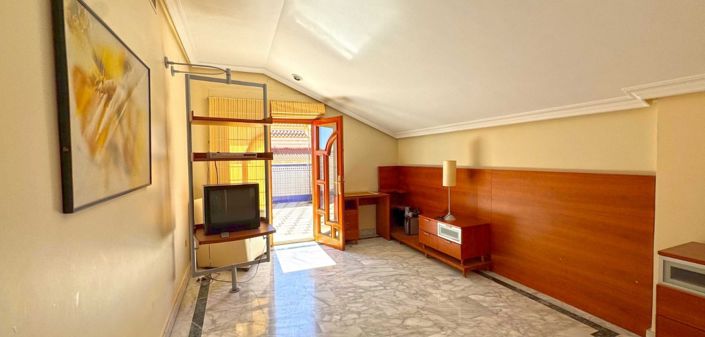 Image No.38-6 Bed Duplex for sale