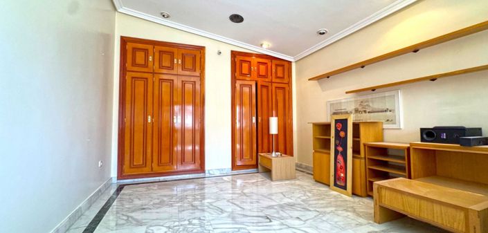 Image No.42-6 Bed Duplex for sale