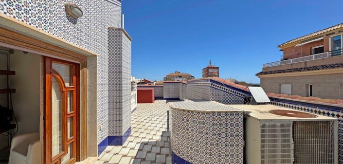 Image No.44-6 Bed Duplex for sale