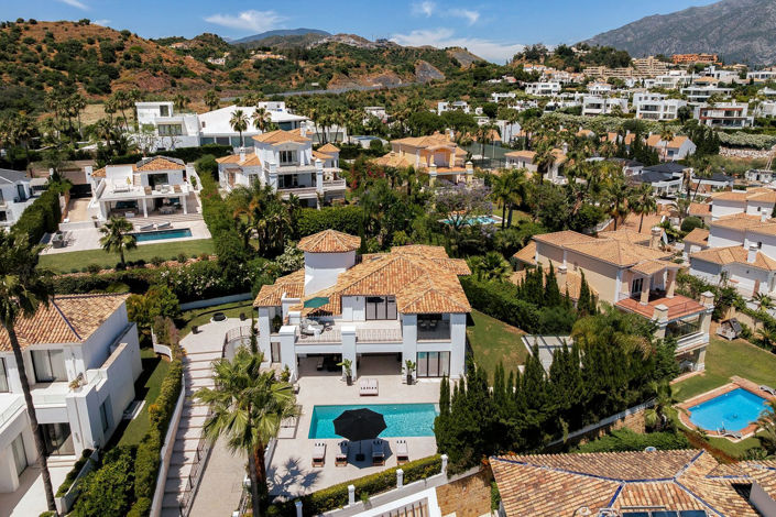 Image No.1-Villa de 5 chambres à vendre à Nueva Andalucia
