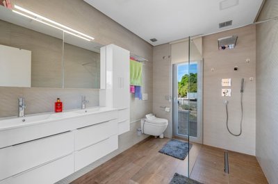 o1j484uf5t1uniivq13pb1c2a9aq3e