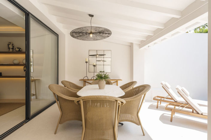 Image No.12-4 Bed Townhouse for sale