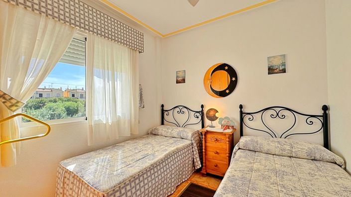 Image No.10-2 Bed House for sale
