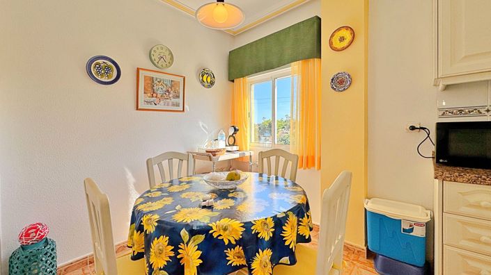Image No.10-2 Bed Property for sale