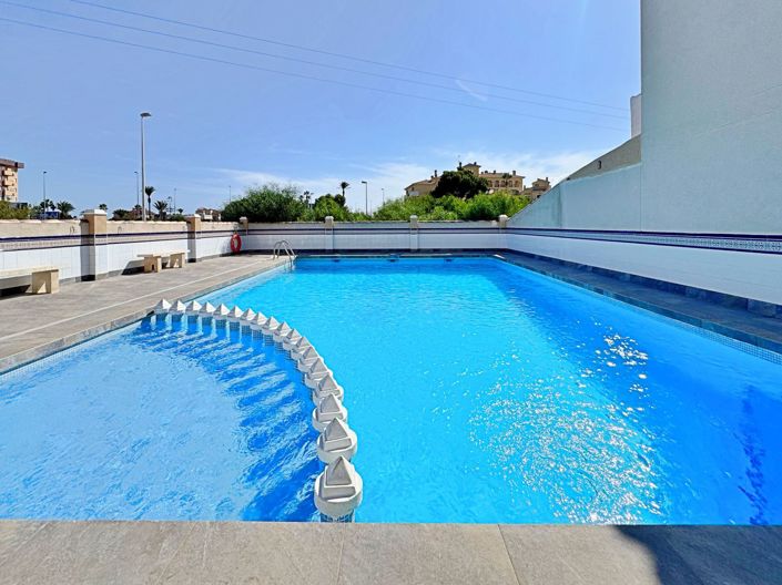 Image No.12-2 Bed House for sale