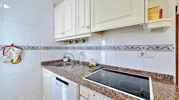 Image No.6-2 Bed House for sale