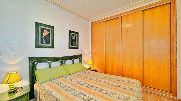 Image No.9-2 Bed House for sale