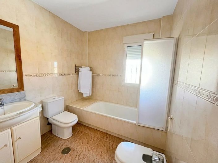 Image No.10-5 Bed House for sale