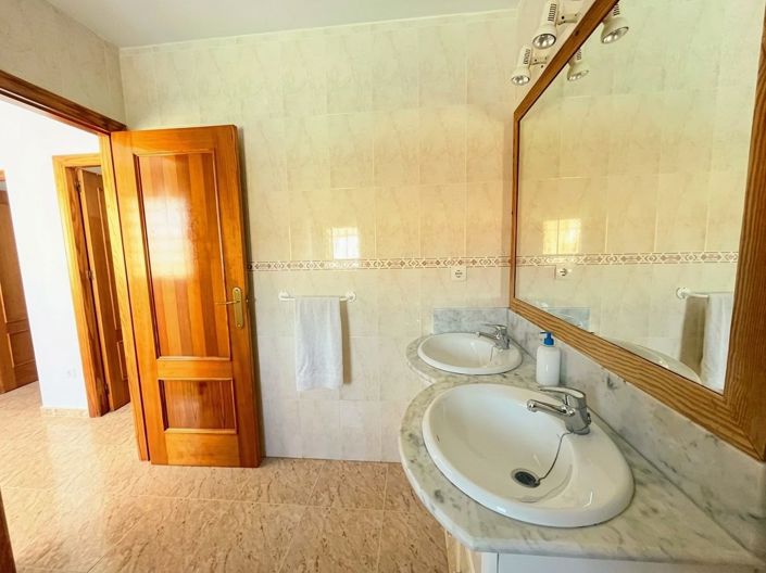 Image No.11-5 Bed House for sale