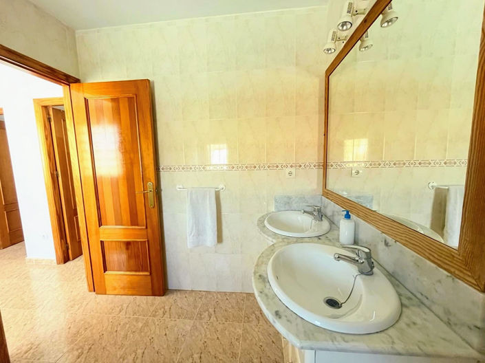 Image No.11-5 Bed Townhouse for sale