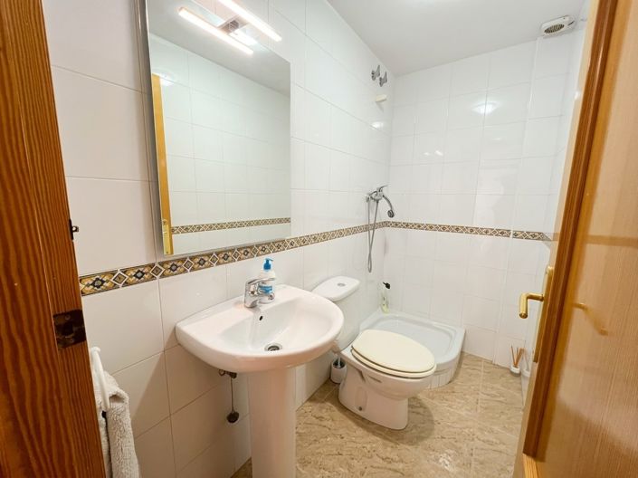 Image No.17-5 Bed House for sale