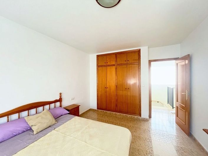 Image No.6-5 Bed House for sale