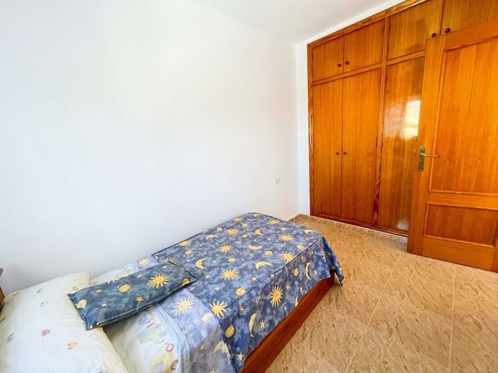 Image No.8-5 Bed House for sale