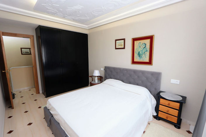 Image No.13-3 Bed House for sale