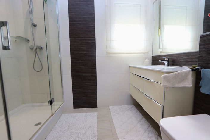 Image No.18-3 Bed House for sale