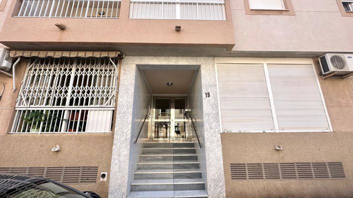 Image No.2-Appartement de 2 chambres à vendre à Torrevieja