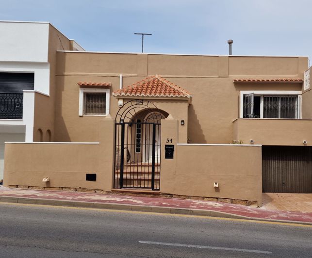 Image No.1-6 Bed Townhouse for sale