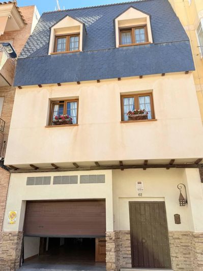 Image No.1-4 Bed Townhouse for sale