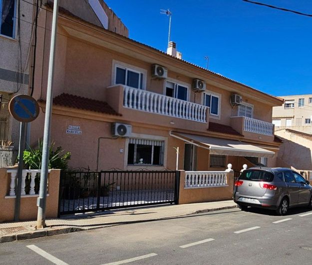 Image No.1-4 Bed Townhouse for sale