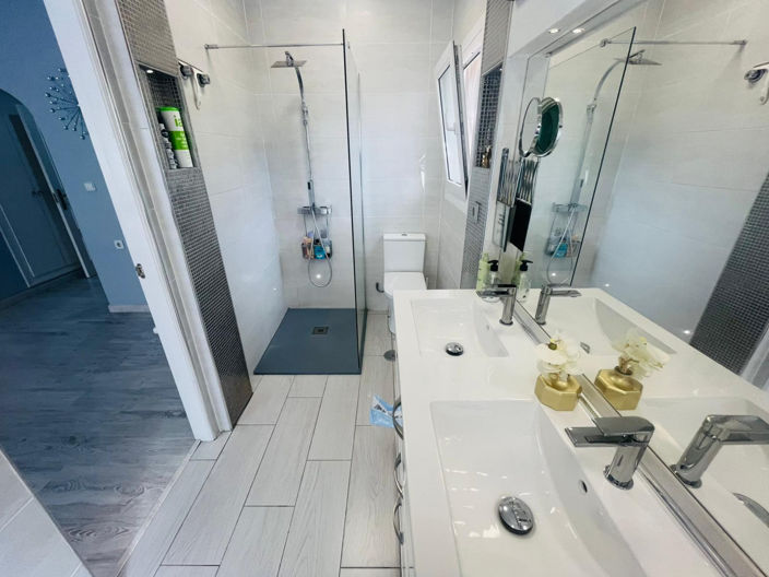 Image No.7-6 Bed Villa for sale