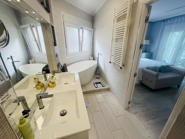 Image No.9-6 Bed Villa for sale