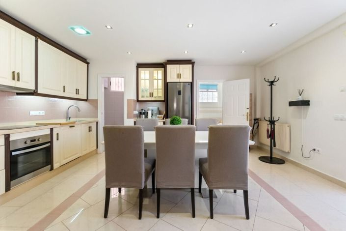 Image No.12-5 Bed Townhouse for sale