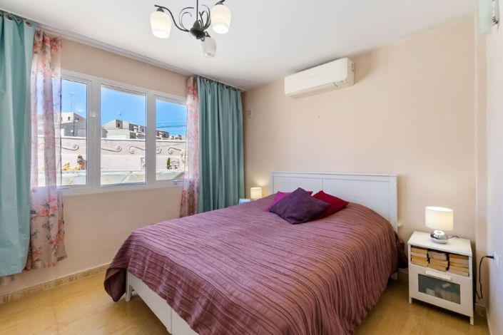 Image No.14-5 Bed Townhouse for sale