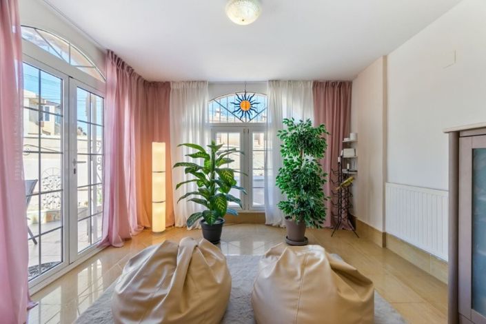 Image No.9-5 Bed Townhouse for sale