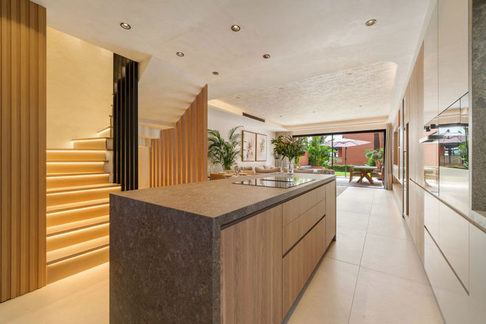 Image No.18-4 Bed Townhouse for sale