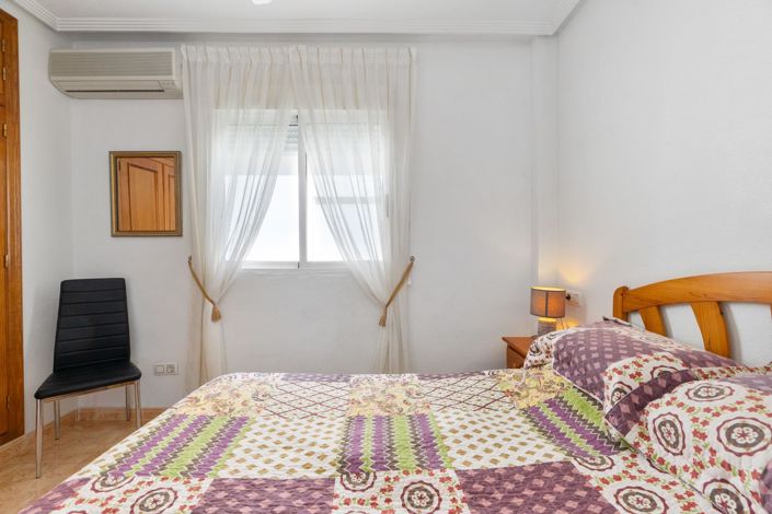 Image No.17-2 Bed Townhouse for sale