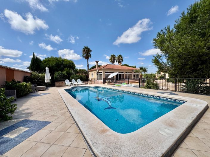 Image No.1-3 Bed Villa for sale
