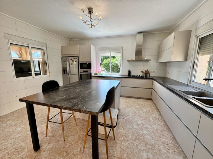 Image No.29-3 Bed Villa for sale