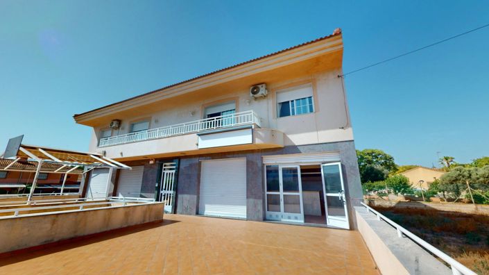 Image No.1-4 Bed House for sale