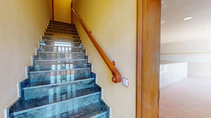 Image No.13-4 Bed House for sale