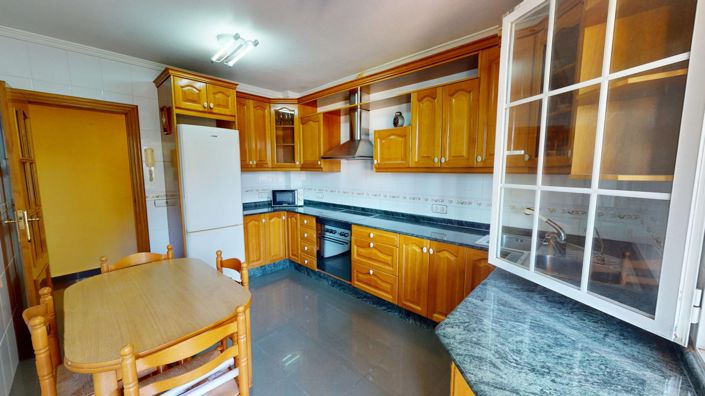 Image No.14-4 Bed House for sale