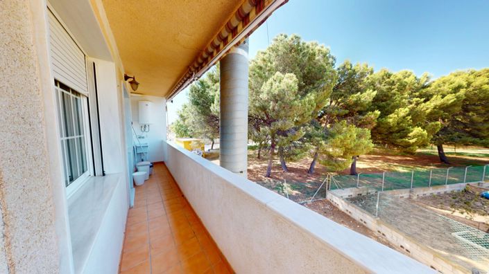 Image No.15-4 Bed House for sale