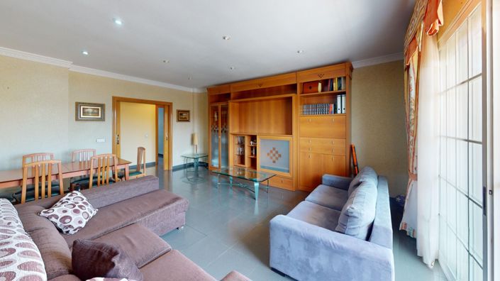 Image No.18-4 Bed House for sale