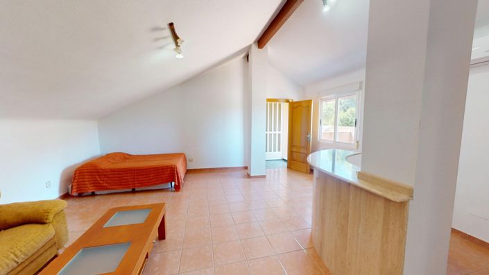 Image No.2-4 Bed House for sale