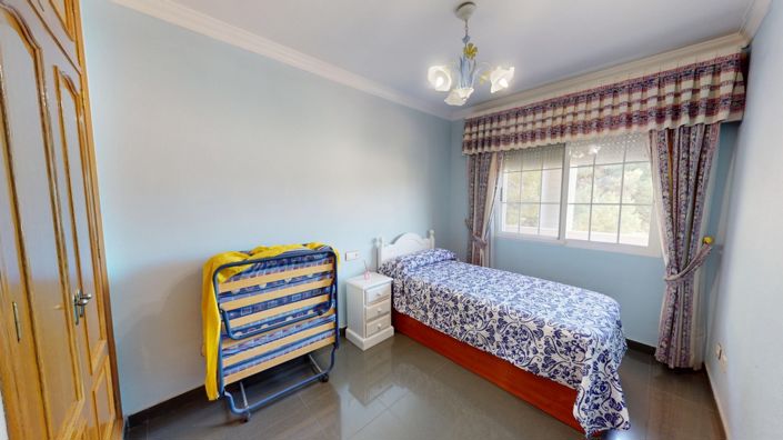 Image No.20-4 Bed House for sale