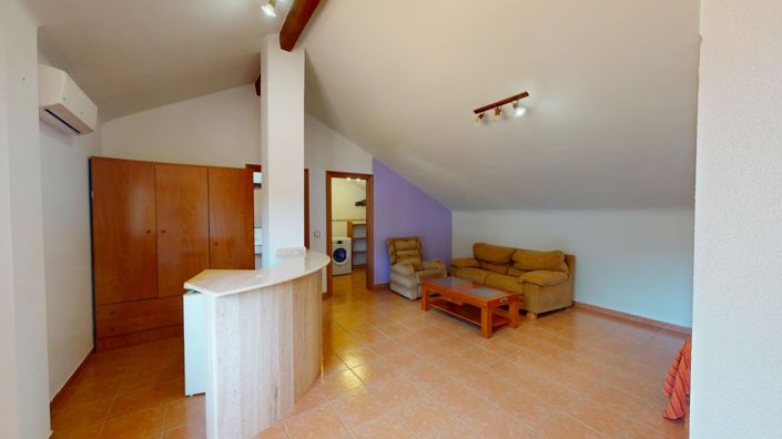 Image No.25-4 Bed House for sale