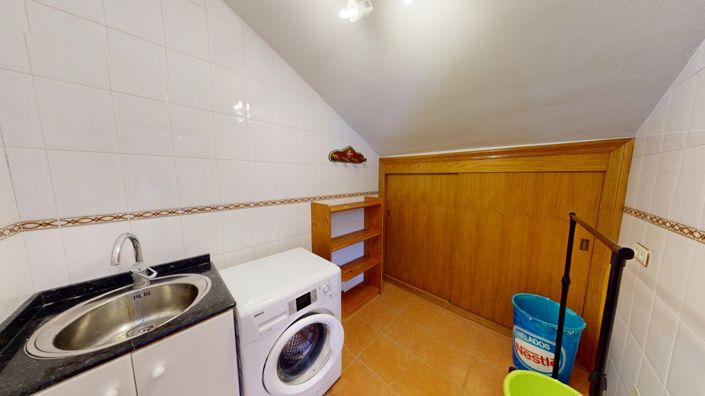 Image No.27-4 Bed House for sale