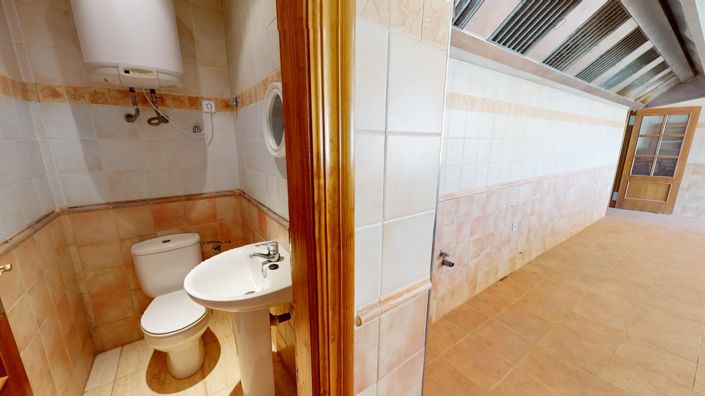 Image No.7-4 Bed House for sale