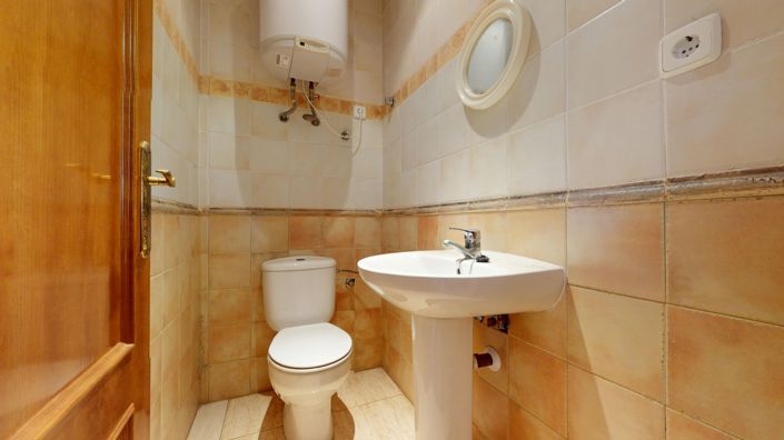 Image No.8-4 Bed House for sale