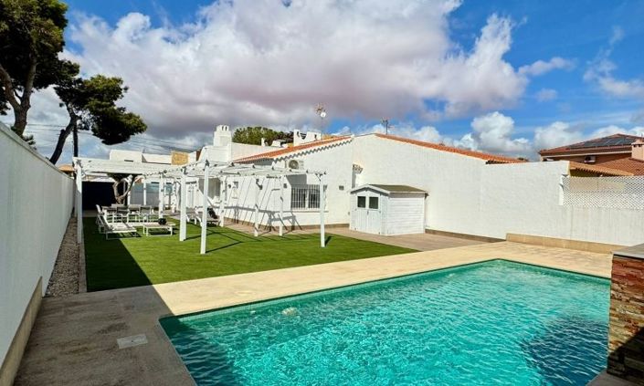 Image No.1-Villa de 2 chambres à vendre à Torrevieja
