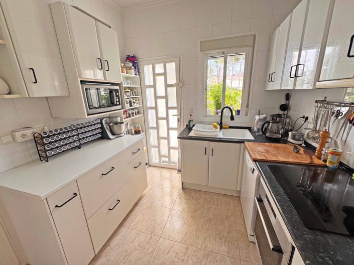 Image No.8-3 Bed Townhouse for sale