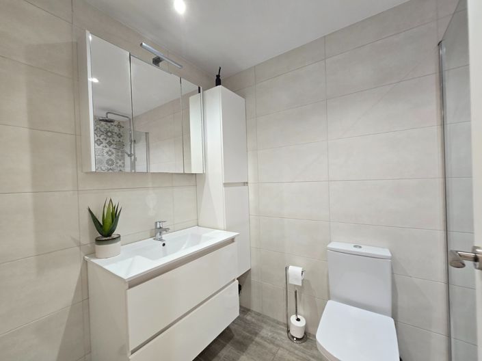 Image No.21-2 Bed Apartment for sale