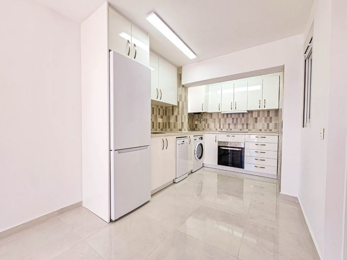 Image No.11-2 Bed House for sale