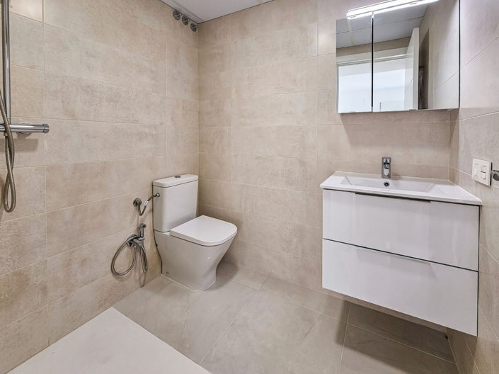 Image No.17-2 Bed House for sale