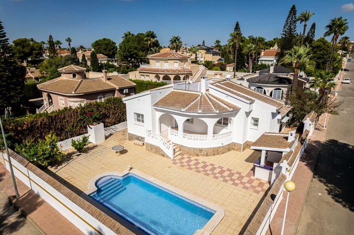 Image No.1-4 Bed Villa for sale