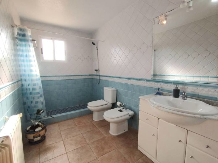 Image No.12-6 Bed Villa for sale